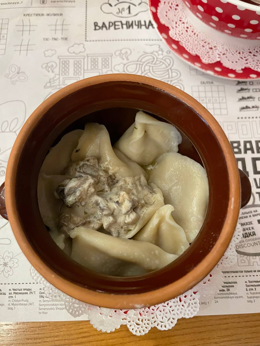 Вареники с картошкой и поджаркой из мяса и грибов. Соус - бомба!