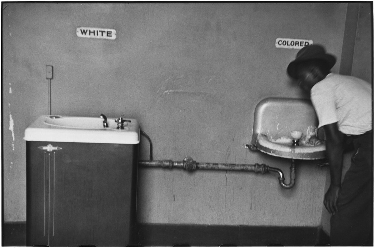 Северная Каролина, 1950. Умывальник для белых и для цветных