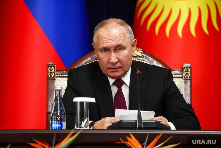    Жертвами репрессий были и сторонники, и противники советского строя, отметил Владимир Путин