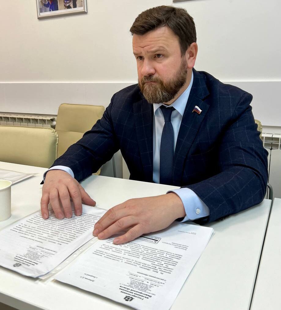 Юрий Станкевич: "Принятие закона создаст достаточно серьёзный заслон на пути негодяев, обманным путём похищающих средства граждан". 