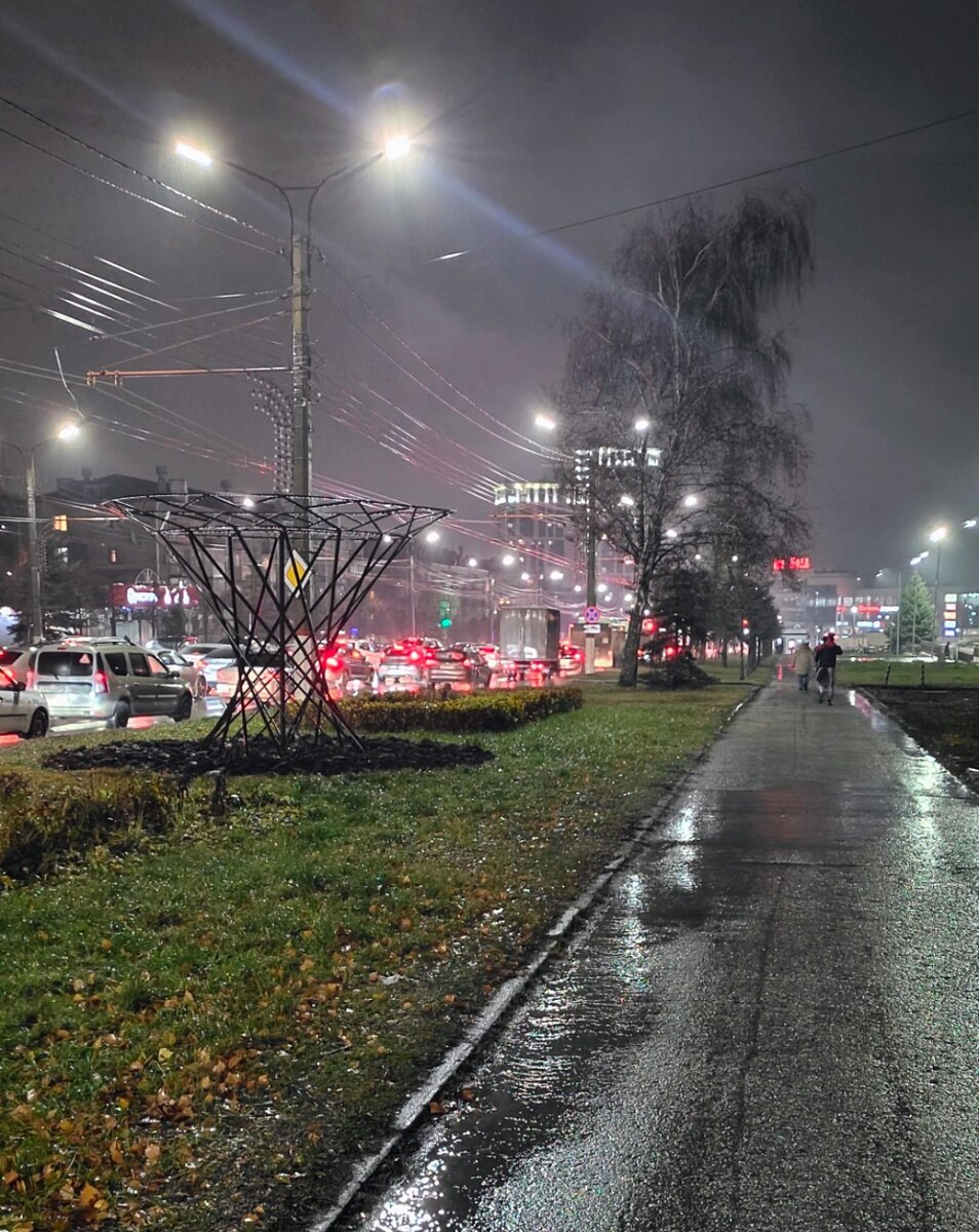 Город Чебоксары. Вдоль по улице Калинина. Ливень, ветер, но мы шли с улыбками во все зубы)