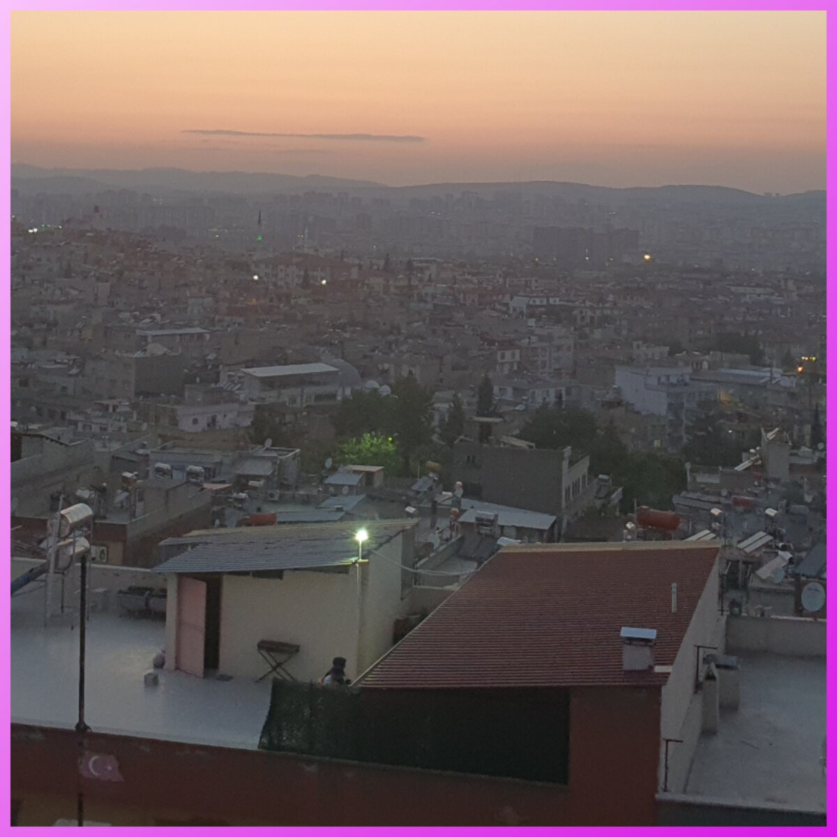 Фото из личного архива. Вы не поверите, я это на крыше дома на высоте 3 этажа!!! Если дом стоит на горке, не нужно много этажей, город как на ладони)))