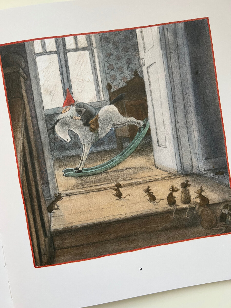 Гном Бука любит качаться на лошадке в Большом доме