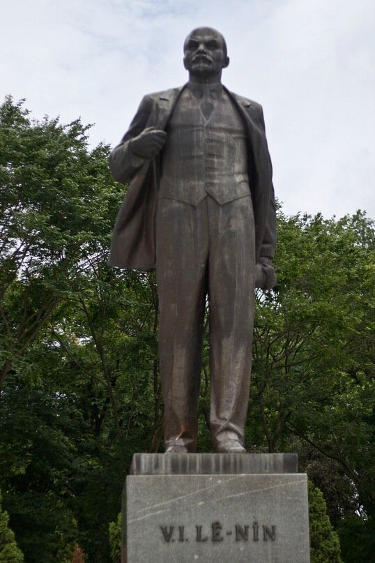 Памятник Ленину в Ханое, Вьетнам. Один из немногих сохранившихся «Лениных» в странах дальнего зарубежья.