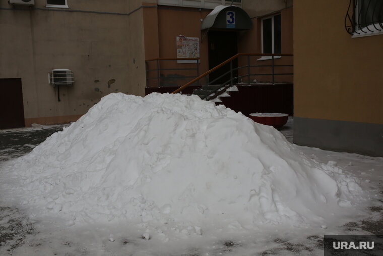    Горожане «наладили бизнес» после обильного снегопада