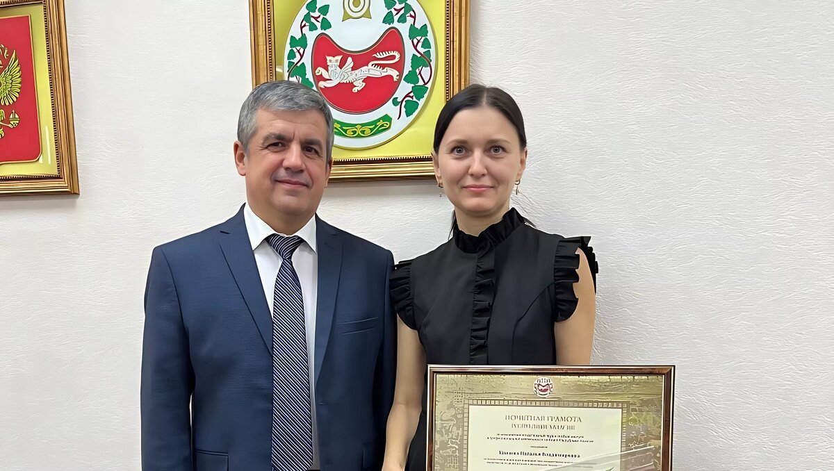     Вчера и. о. министра по делам юстиции и региональной безопасности республики Валерий Духно вручил правительственные награды и благодарности сотрудникам ведомства и адвокатам республики.