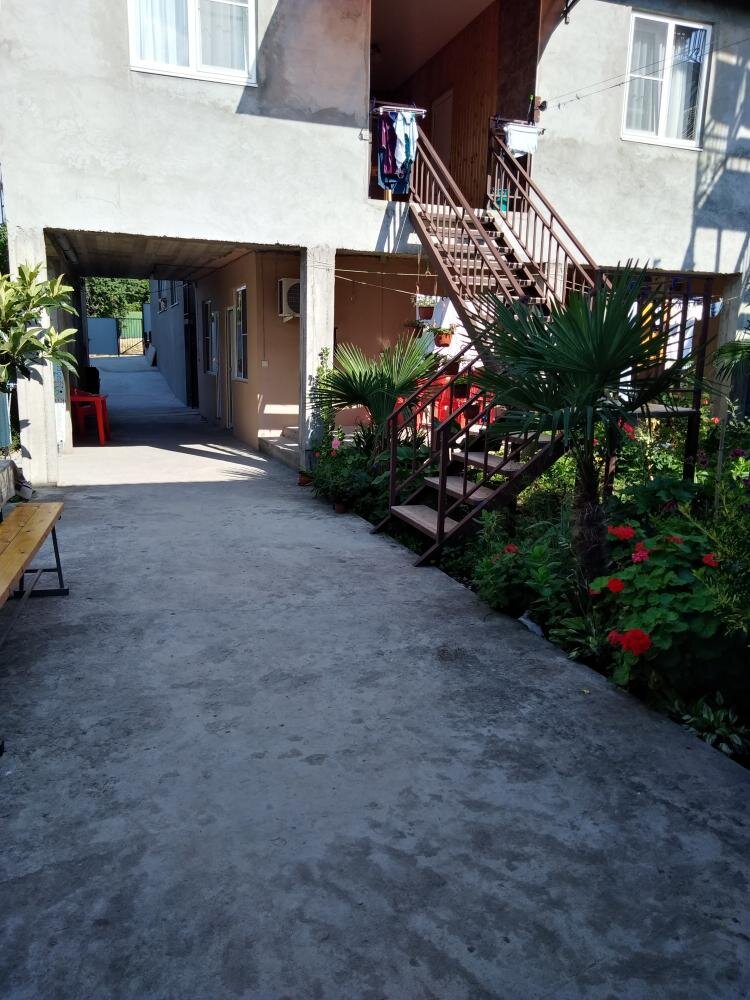 Часть двора. Наша лестница на второй этаж.