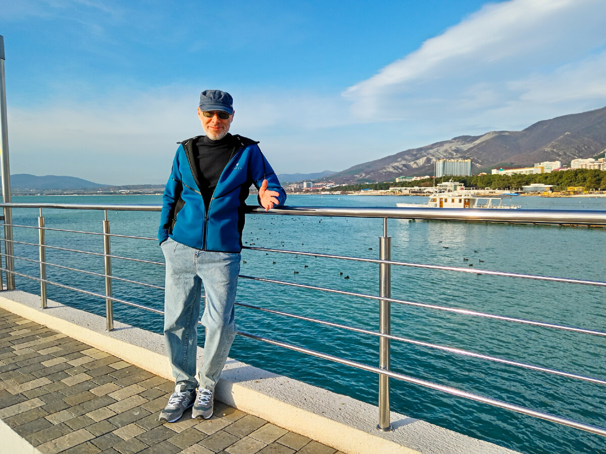 Интересное состояние зимой у моря. Тепло и солнце. Кто-то даже купается (Михаил Лекс, автор)