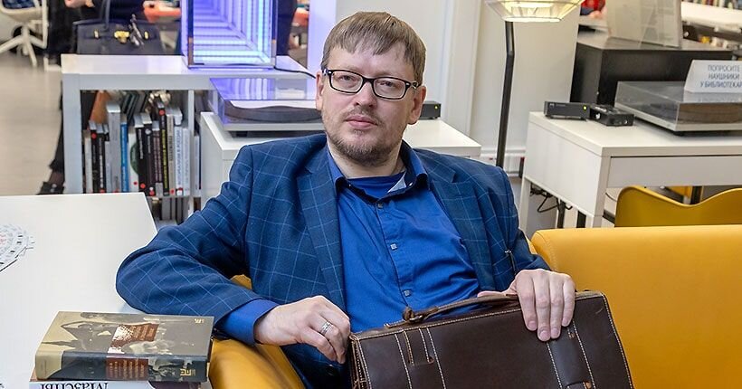 Сергей Беляков на XIV Всероссийском литературном фестивале «Белое пятно» в Новосибирске, ноябрь 2023 года