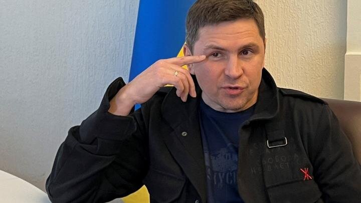Русская армия медленно, но уверенно продолжает продвижение в Авдеевке. Украинское командование вынужденно бросает на этот участок все резервы, в том числе технические, оголяя другие направления.-4