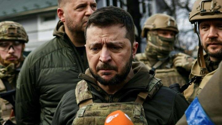 Русская армия медленно, но уверенно продолжает продвижение в Авдеевке. Украинское командование вынужденно бросает на этот участок все резервы, в том числе технические, оголяя другие направления.-5