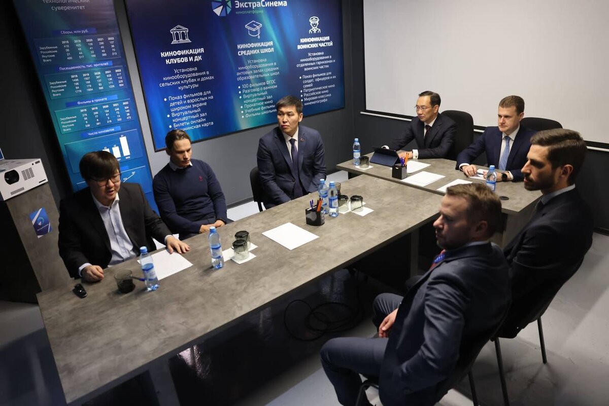 Фото: Андрея Сорокина, ЯСИА (сайт правительства Якутии). В рамках форума «Цифровой алмаз» главе Минвостокразвития России и Арктики Алексею Чекункову была представлена концепция кинопавильона