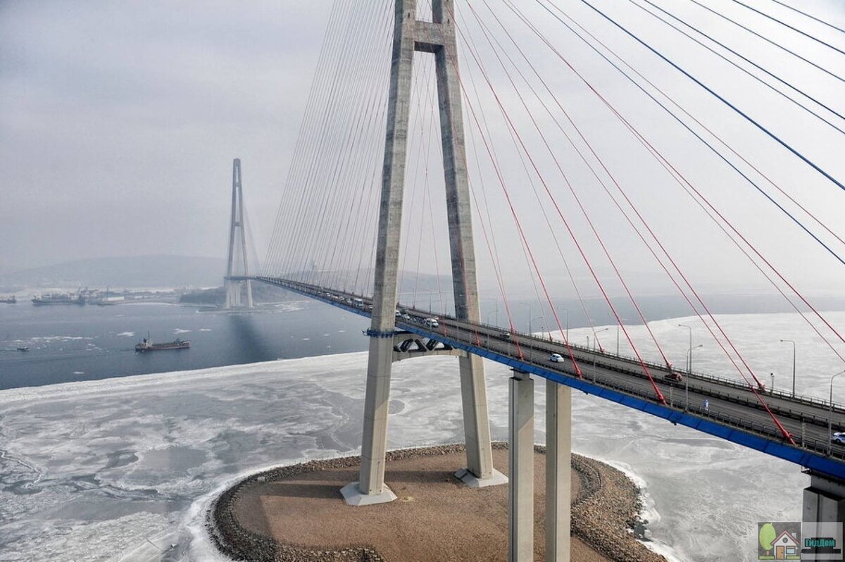 2000 р мост. Мост мийо франция. Мост через пролив босфор восточный. Вантовый мост на остров русский. Коммунальный мост красноярск набережная.
