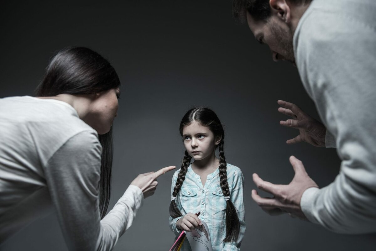 Наказание матери 2. Психологическое насилие. Плохие отношения в семье. Несчастливая семья.