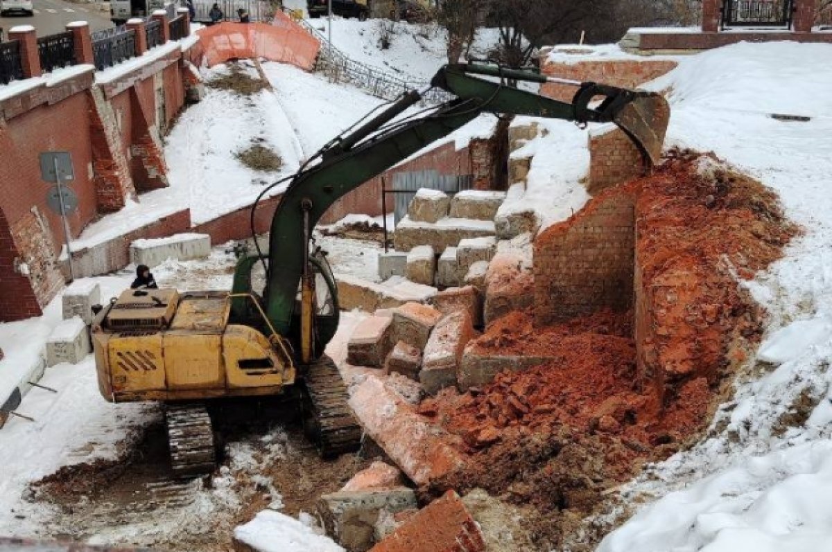    В Воронеже началось восстановление подпорной стены Каменного моста