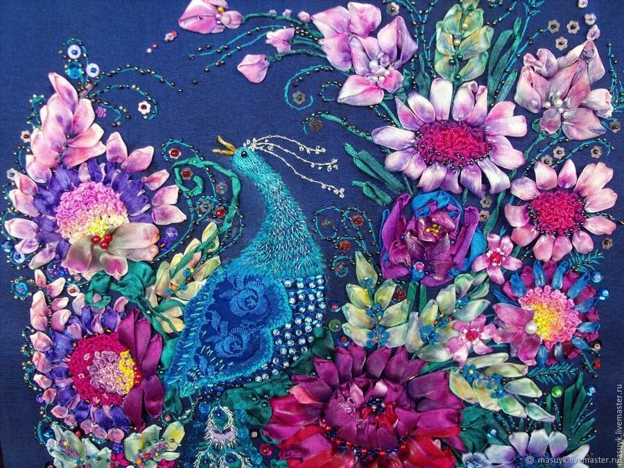 Художник Галина Масюк. Фрагмент картины "Синяя птица". Вышивка ленточками. 