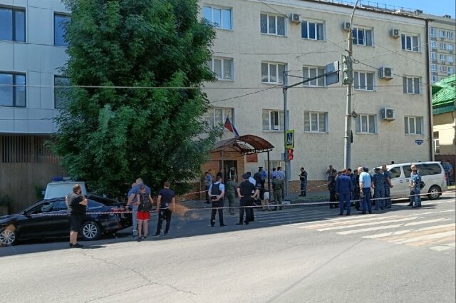    У здания суда 8 июня 2022 года. Фото: Ася Мараховская / АиФ