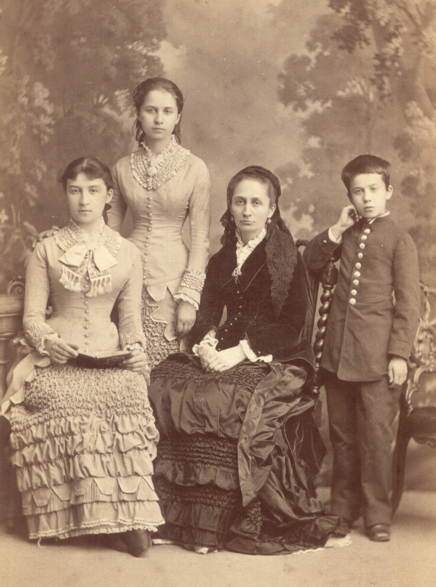 Семья Петра Наркизовича Обнинского. 1886