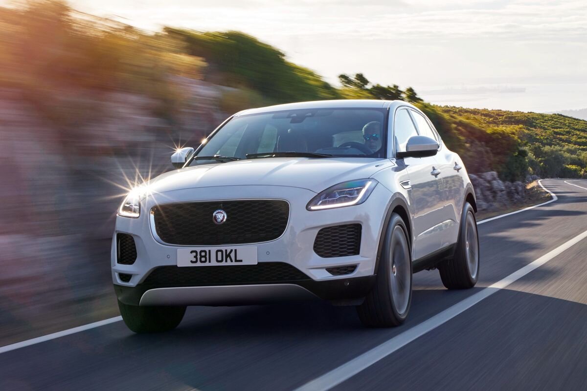 Кроссовер Jaguar e Pace 2020