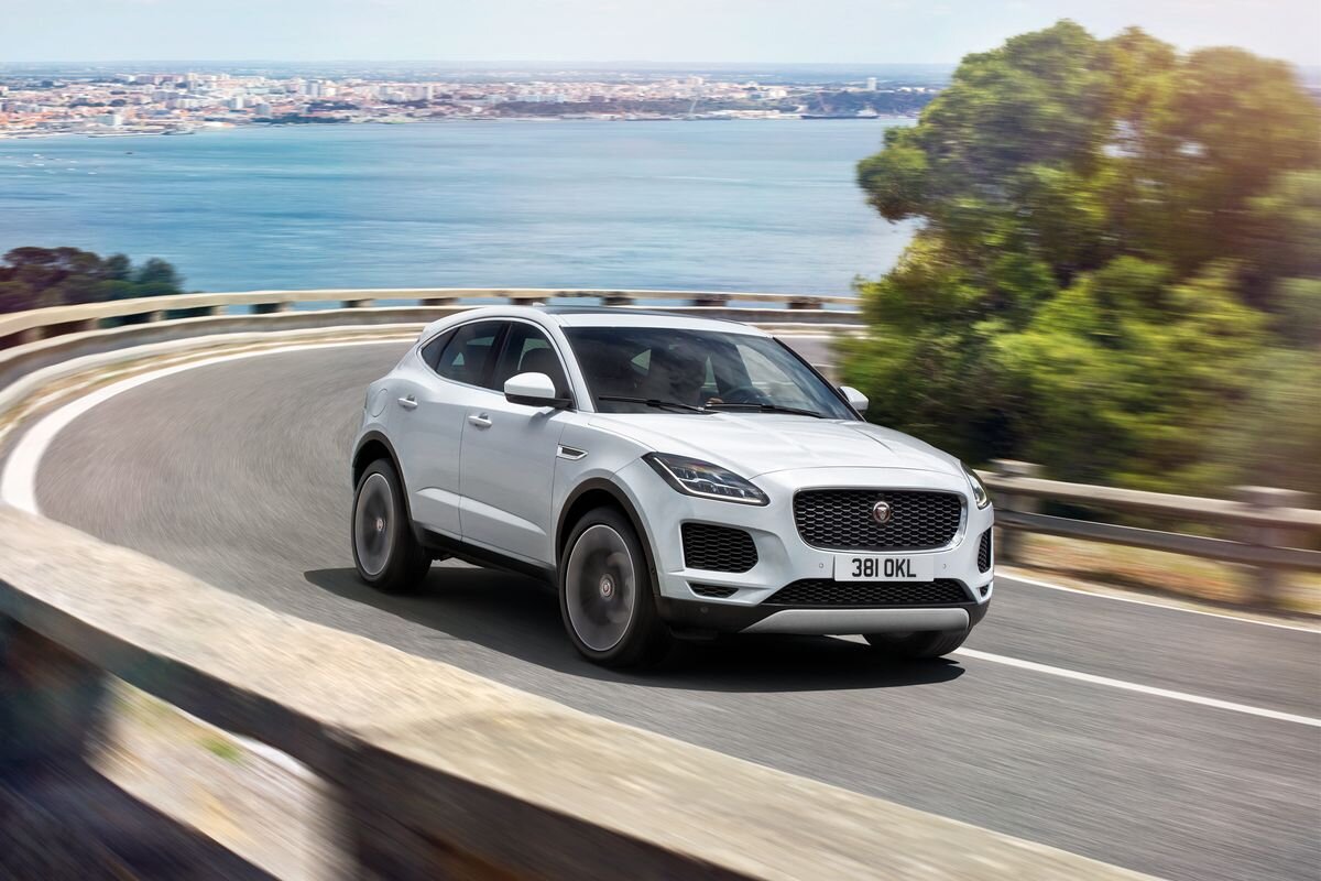 Е пейс. Jaguar e-Pace. Ягуар e Pace 2017. Jaguar e-Pace интерьер. Jaguar e-Pace 2018 (1 поколение).