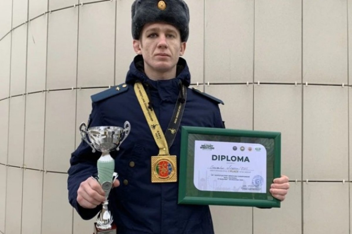    Чемпиона мира по греко-римской борьбе торжественно встретили в Самаре