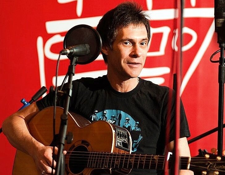 джаз в никольских рядах. музыкант солист. карен шахгалдян скрипка. музыкант солист. карен шахгалдян.