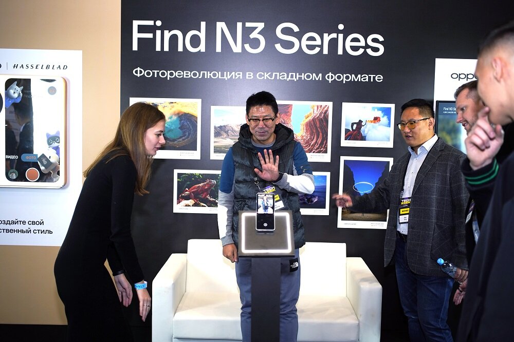 Внешний экран складного телефона можно использовать для фотографирования селфи