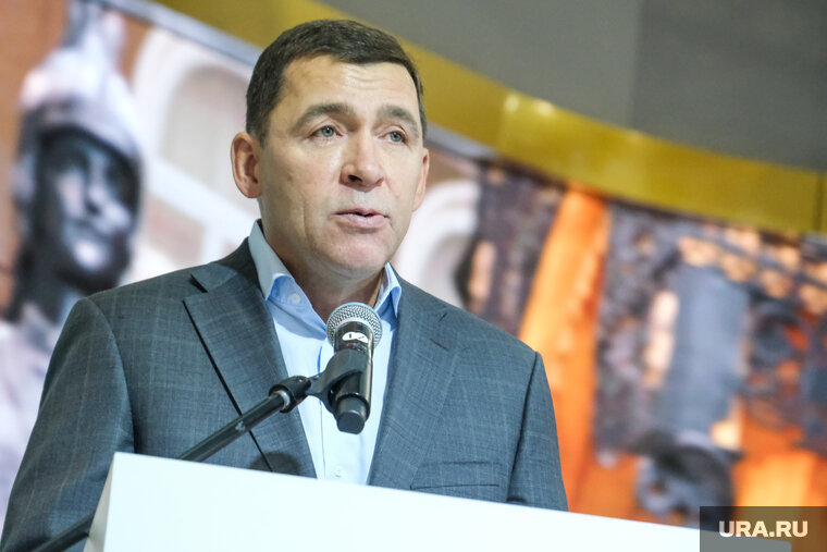    По словам Евгения Куйвашева, стройку для юных спортсменов не отменят