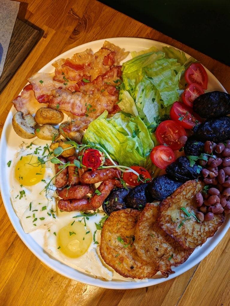 Где вкусно поесть в минске национальная кухня. Лучшие рестораны минска в центре. что поесть в минске. где поесть в минске. где вкусно поесть в минске в центре.