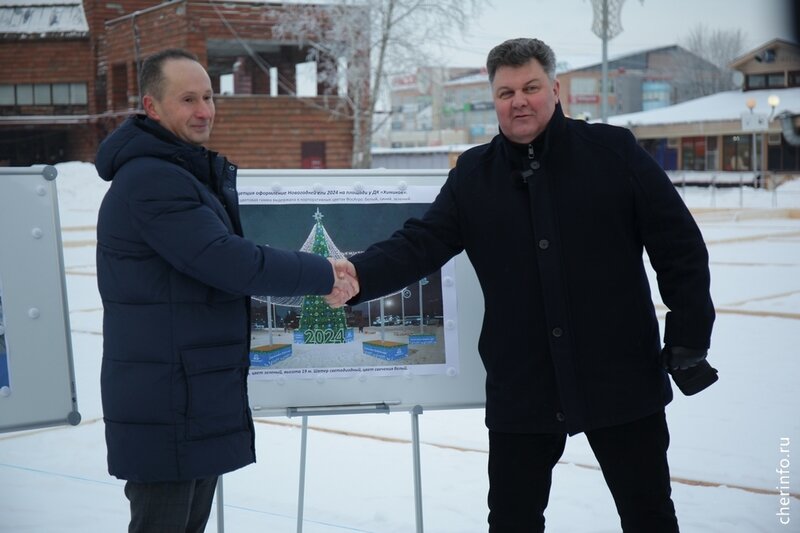    Ледовая площадка размером 780 квадратных метров заработает в конце декабря. Вместе с катком на площади откроют пункт проката коньков.