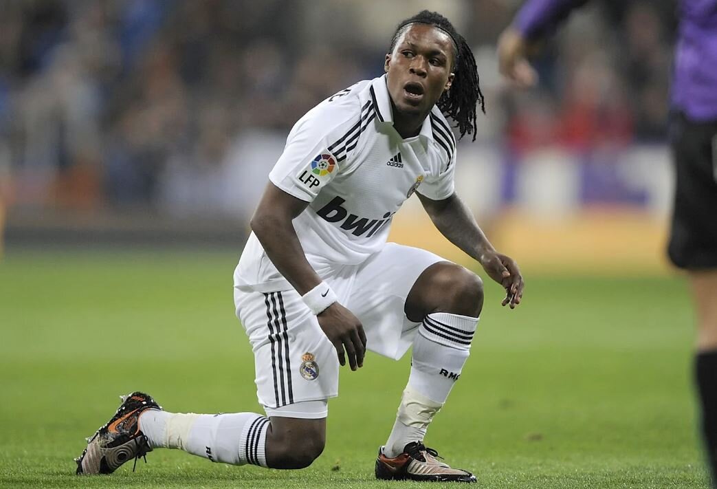 Футболист 5 букв. Футболист 5 букв. Сиссе сенегал на чм 2002. Отман янпен. Диуф сенегал чм-2002.