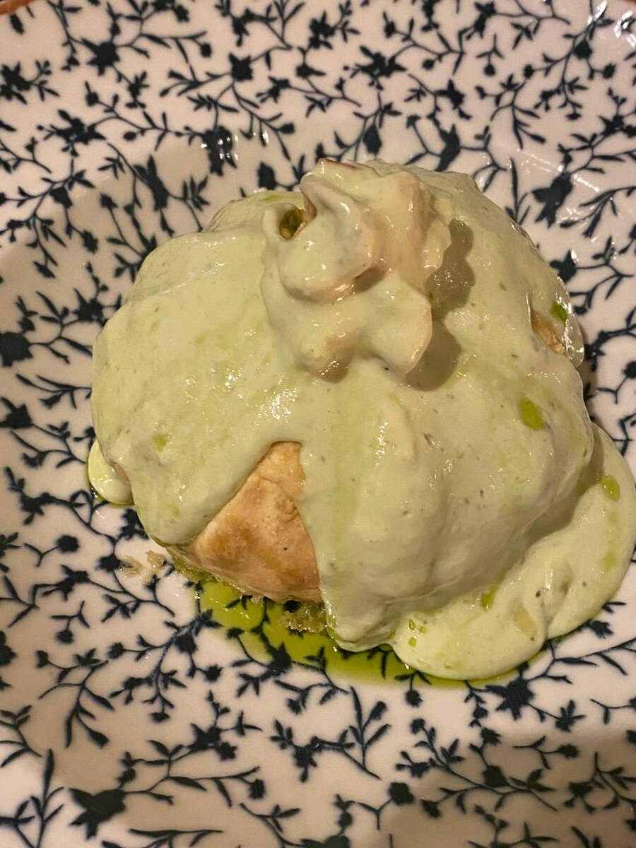 Мешочек с рыбой и овощами под сырным соусом