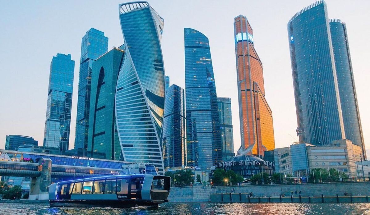     Москва-сити и электросудно. Источник: mos.ru Автор фото: Пресс-служба Мэра и Правительства Москвы