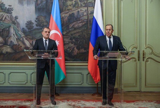    Министр иностранных дел России Сергей Лавров и глава МИД Азербайджана Джейхун Байрамов