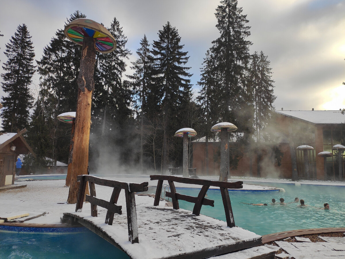 В открытом бассейне