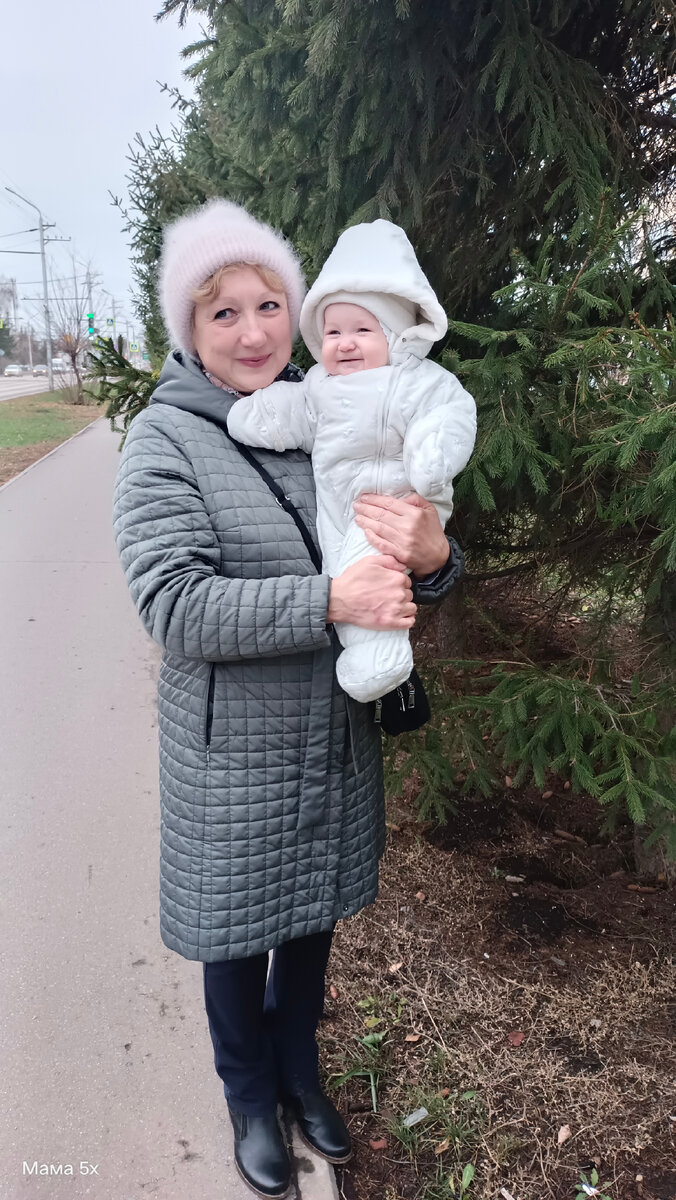 С бабушкой на прогулке