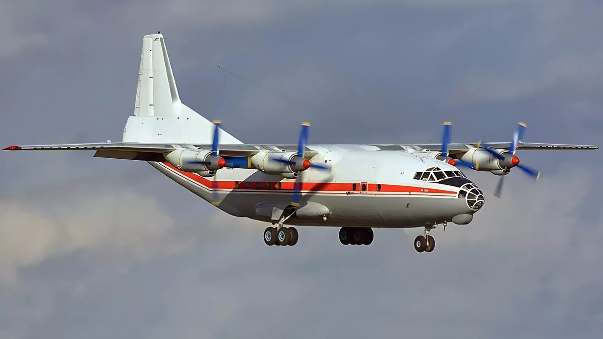 Ан 12 фото самолета военный В Хабаровском крае совершил посадку Ан-12 с отказавшим управлением НОВЫЕ ИЗВЕСТИ