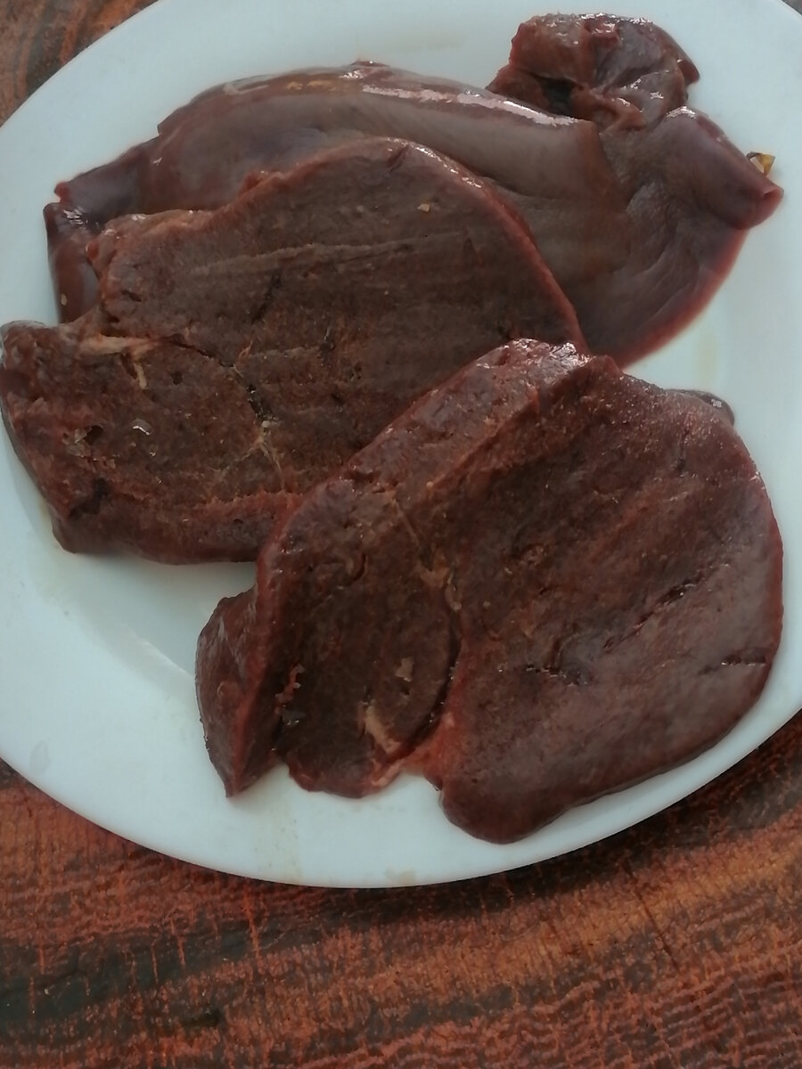 Печенка, нарещанная на порционные куски