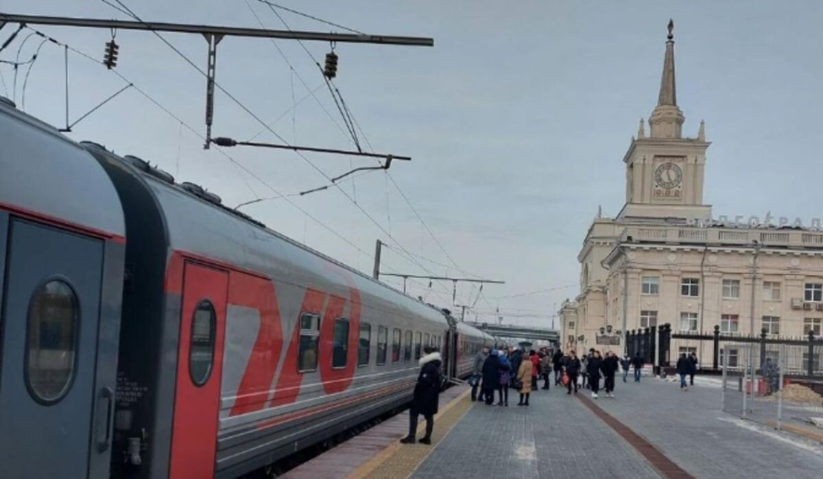 В Волгограде перекрыли доступ к вокзалу из-за эшелона с ранеными | АОН //  Волгоград | Дзен