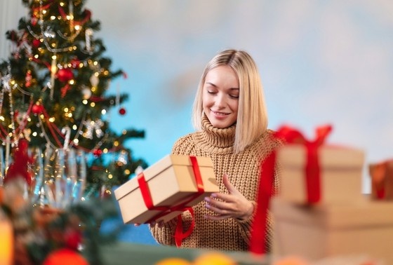    Что подарить девушке на Новый год — 2025