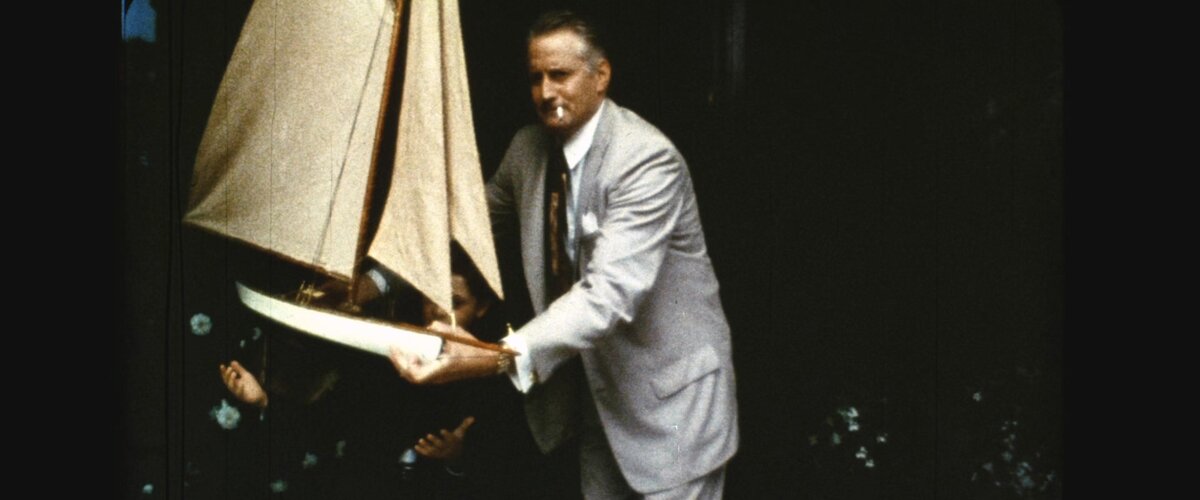 Отца главного героя сыграл Чарльз Мартине - официальный голос знаменитого компьютерного водопроводчика Марио, озвучивавший его в компьютерных играх одноимённой серии