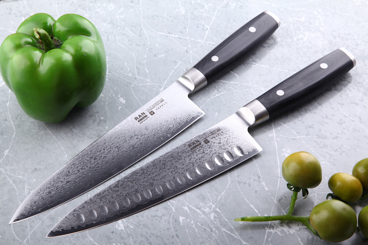 Шеф-нож идеально подходит для измельчения разных продуктов, поэтому считается универсальным