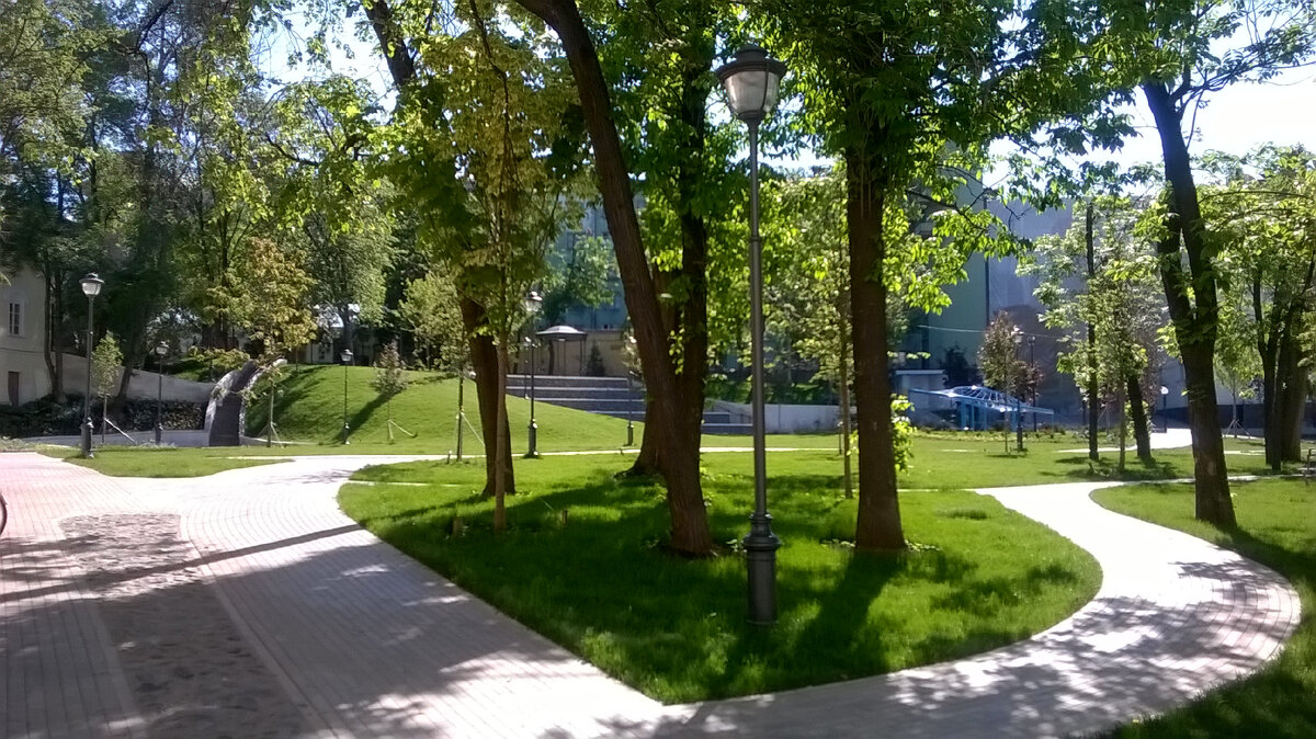 В Москве все хорошо с общественными пространствами. Здесь нет унылых лавок в чистом поле...