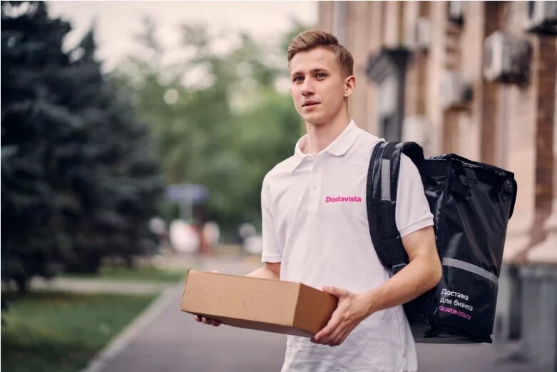 пеший курьер в доставку отзывы. курьер с коробкой. пеший курьер в доставку отзывы. подработка наличка каждый день для снг. доставка курьером.
