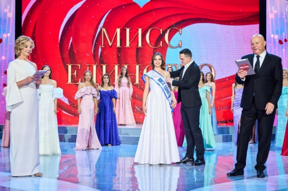    Нижегородка Анна Якубова завоевала титул на конкурсе «Мисс Офис–2023»