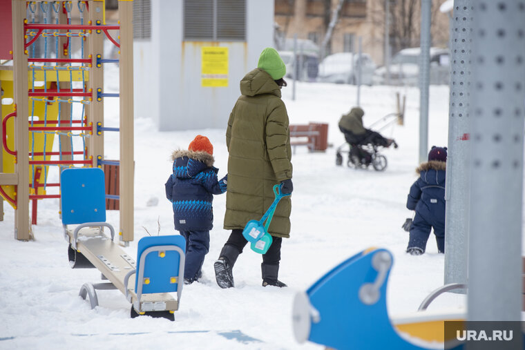    Родителей не лишат пособий по уходу за детьми, если они вышли на работу раньше положенного