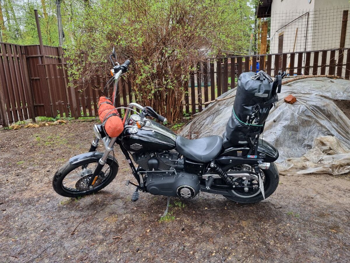 Мотоцикл Harley-Davidson Dyna Wide Glide 2011 года выпуска, простой и неприхотливый.