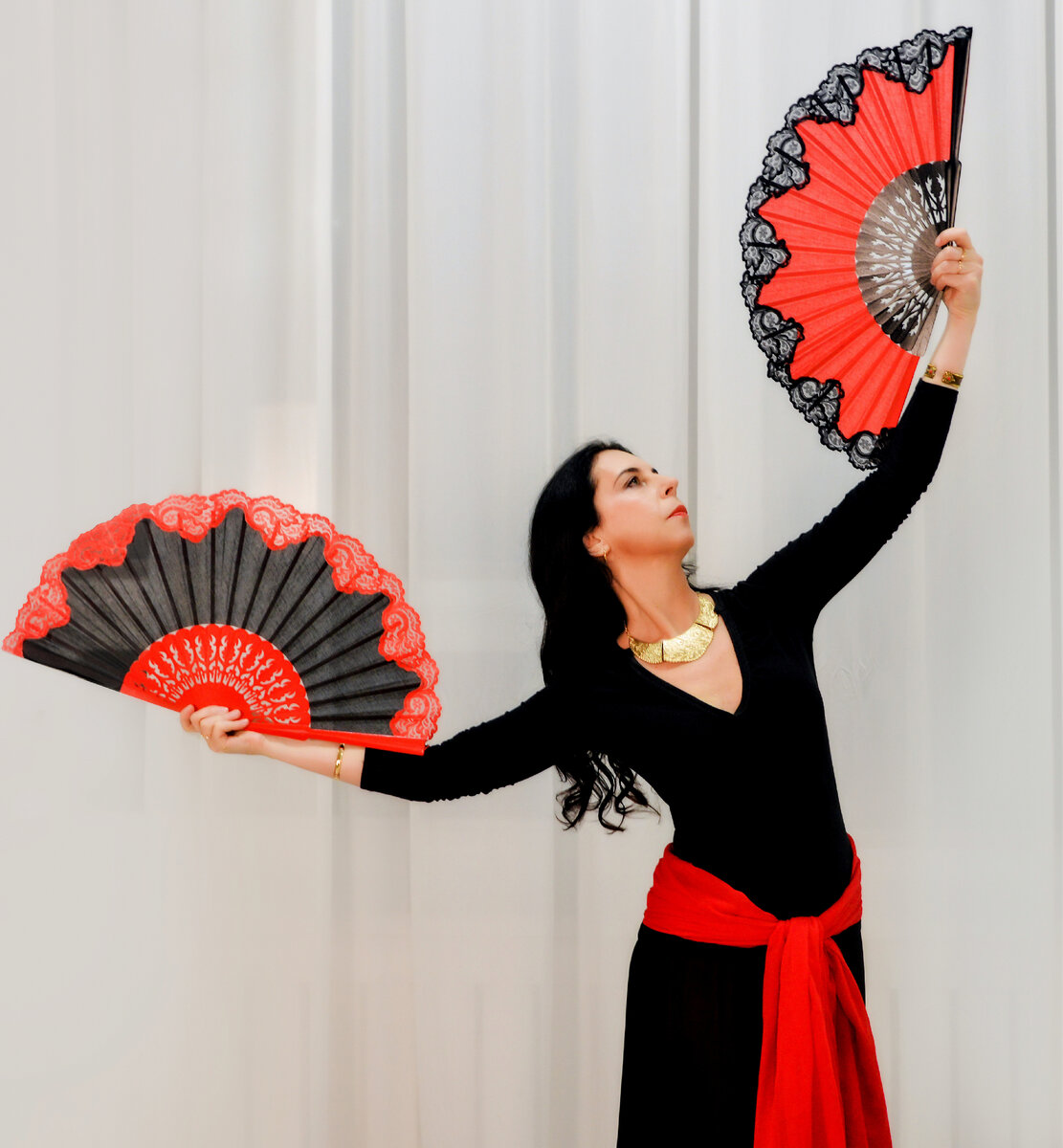 (На фото - Танцовщица и педагог Анжела Надолишняя)