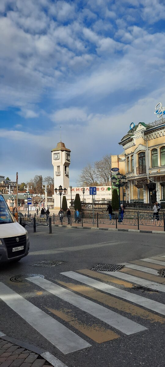 Привокзальная площадь в Кисловодске.