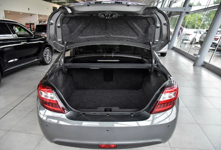 "АВТОВАЗУ дали крепкого леща" - В РФ завезли народный седан с 6АКПП ...